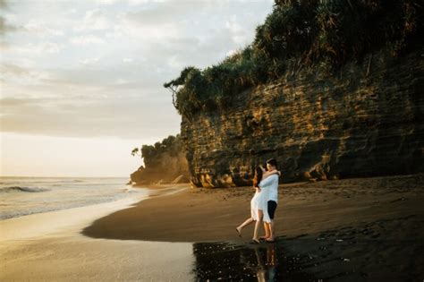 Pantai Nyanyi Cantiknya Pantai Di Deretan Canggu Dengan Nama Yang Unik