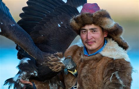 Meet Asilbek Manaa, the Fifth Generation of Eagle Hunter in Mongolia