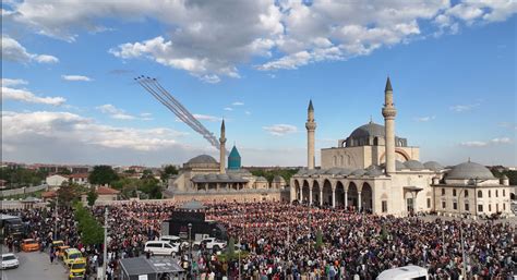 Hz Mevlana nın Konya ya gelişi uçak gösterisi ile kutlandı