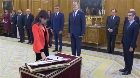 La Coletilla De Ana Redondo Nueva Ministra De Igualdad Ante El Rey