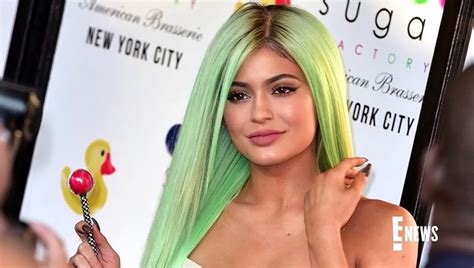 Kylie Jenners Pink Hair Proves King Kylie Is Back E News Video Dailymotion