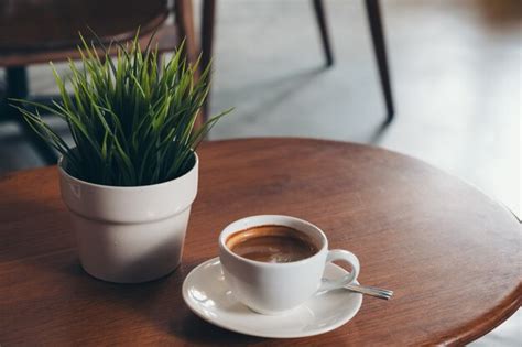 Premium Photo | Coffee cup on table