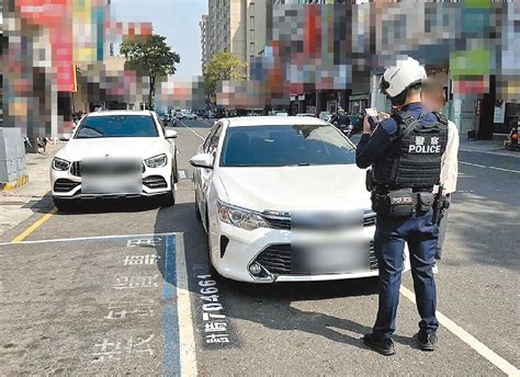 [新聞] 看醫生臨停遭開單 她酸「住一堆檢舉達人」激怒網：別污辱新莊 Hsinchuang板 Disp Bbs