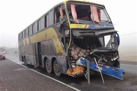 Triple Choque Deja Dos Muertos Y Seis Heridos Graves En Arequipa