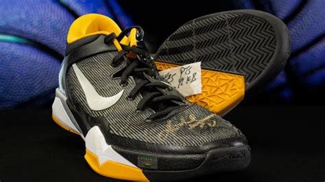 Kobe Bryant S Game Worn Nike Shoes Hit Auction Block Sports