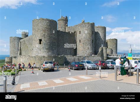 Harlech castle siege hi-res stock photography and images - Alamy