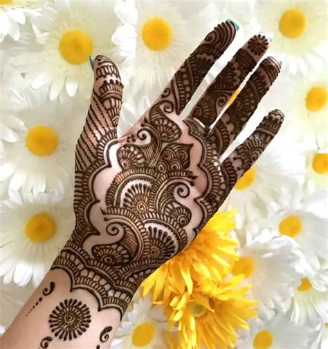 20 Stylish Karva Chauth Mehndi Designs Photos – SheIdeas