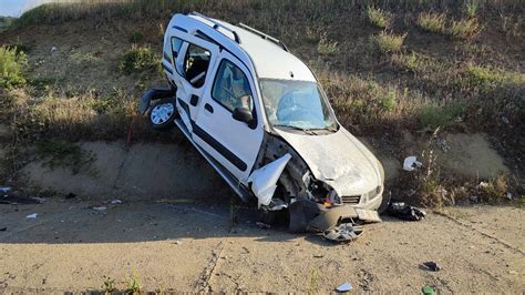 Tekirdağ da otomobil ile hafif ticari araç çarpıştı 7 yaralı