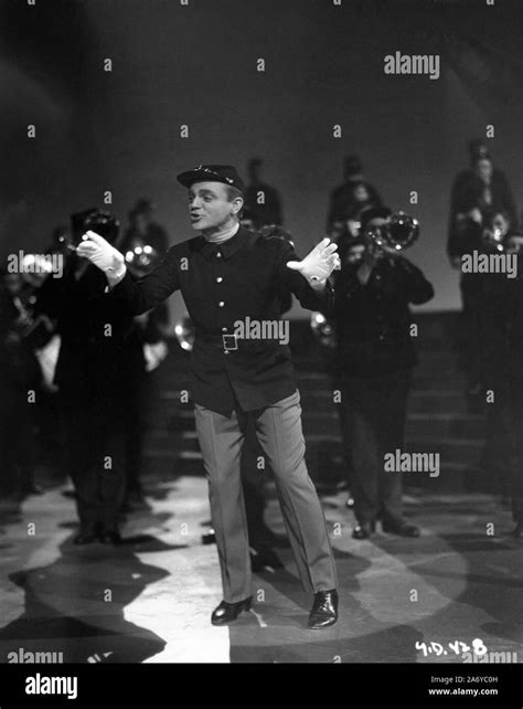 JAMES CAGNEY as George M. Cohan performing You're a Grand Old Flag ...