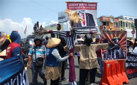 Ratusan Buruh Tani Menggelar Aksi Unjuk Rasa Sebut Rezim Joko Widodo