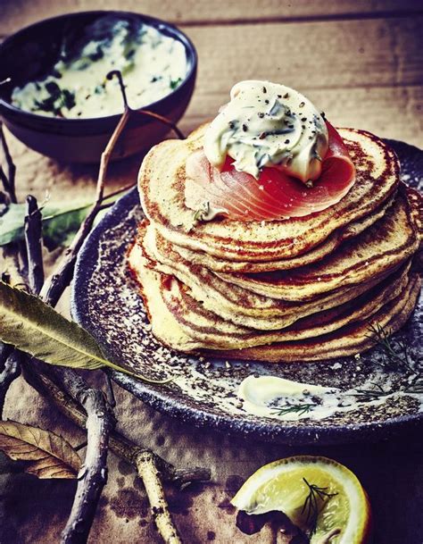 Blinis à la farine de châtaigne saumon fumé et crème à la vodka pour 4