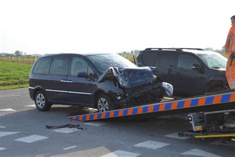 Veel Schade Na Ongeval Op Kruising Oozo Nl