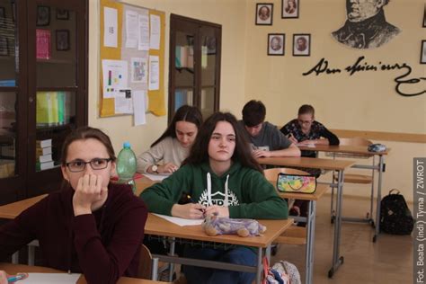 Studenci Dobrowolnie Pisali Dyktando I To W Kilku J Zykach Zwrot Cz