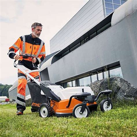 Akku Rasenmäher STIHL RMA 765 V Set mit 2x Akku AP 300 S Ladege