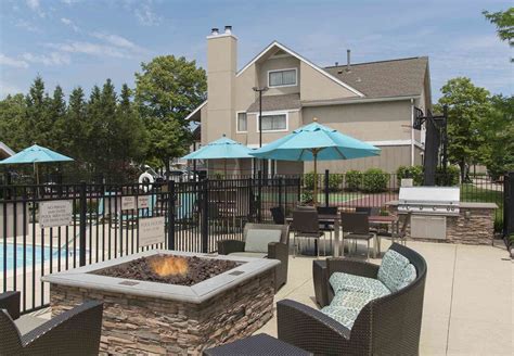 Deerfield Hotel Coupons for Deerfield, Illinois - FreeHotelCoupons.com