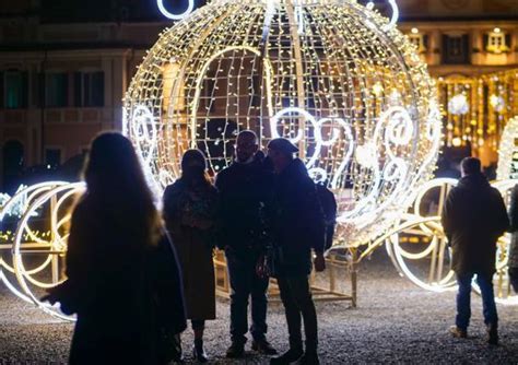 A Varese Si Accende Il Natale Inaugurate Le Luci Ai Giardini Estensi