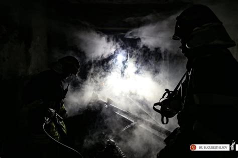 Galerie Foto Incendiu Puternic Mai Mul I Locatari Evacua I