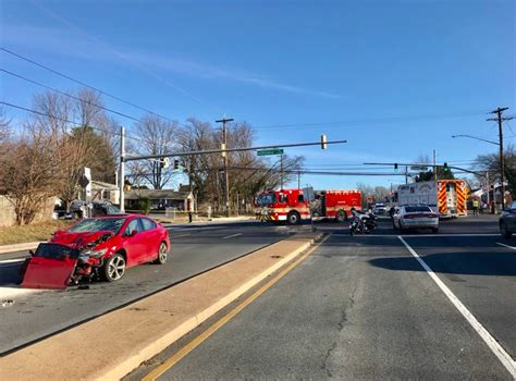 4 People Seriously Injured In Multi Vehicle Crash Police Silver