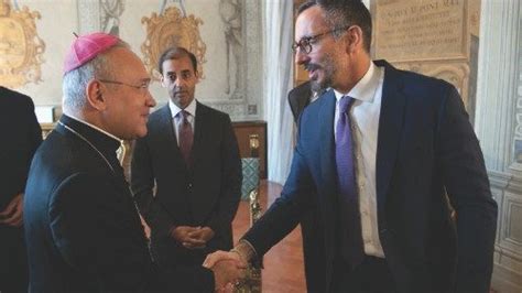 Archbishop Peña Parra welcomes Prince Rahim Aga Khan at the Vatican - L ...