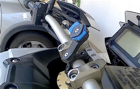 Review: Quad Lock Moto Mount Kit + Motorcycle Wireless Charging Head ...