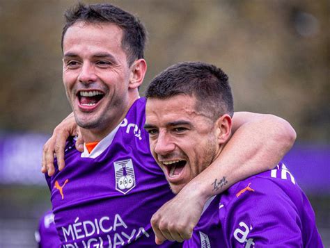 Apertura Defensor Sporting Le Está Ganando A Cerro Largo 3 1 En El