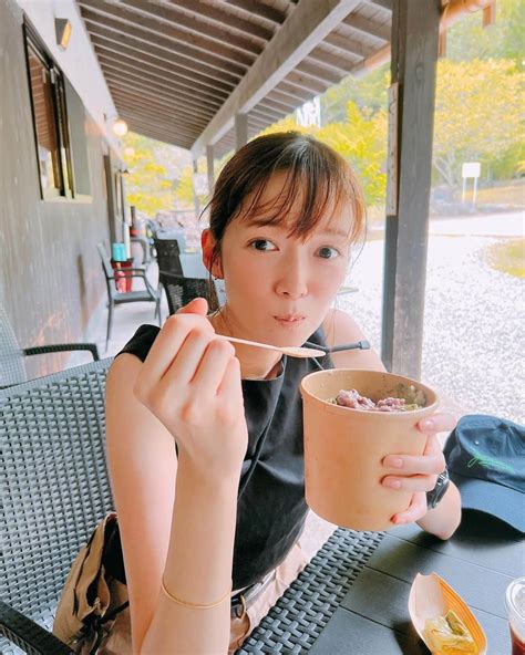 佐藤栞里さんのインスタグラム写真 佐藤栞里instagram「 突然やってきた休日にどこへ行こうかと考える時は いつだって食べたい