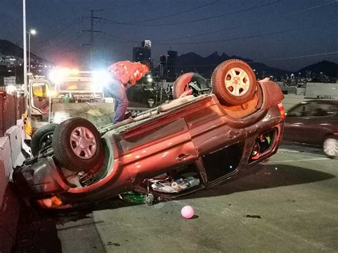 Conductor Choca Y Vuelca Su Carro En San Pedro Telediario M Xico