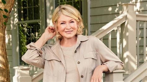 Martha Stewart Posa En Traje De Baño A Los 81 Años Y ¡luce Espectacular Glamour