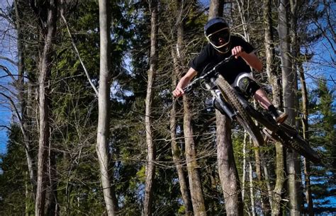 downhill bikes good  jumping explained ridersrundowncom