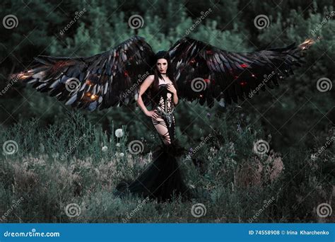 Anjo Preto Menina demônio Bonito Foto de Stock Imagem de atrativo