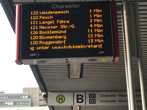 Linie 126 Durch Dorf Und Stadt Menschen Bewegen