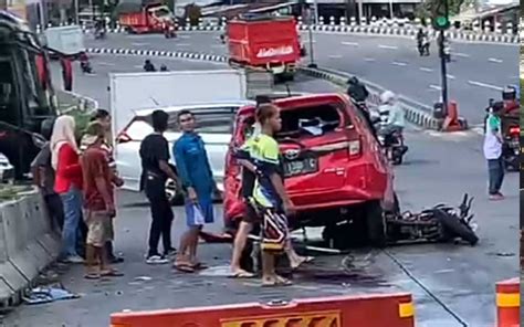 Lagi Kecelakaan Beruntun Di Exit Tol Bawen Libatkan Empat Kendaraan