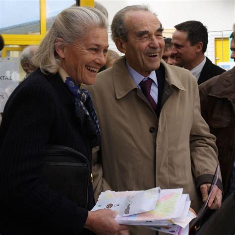 En Sarthe les élus ont rendu hommage à Robert Badinter devant lécole