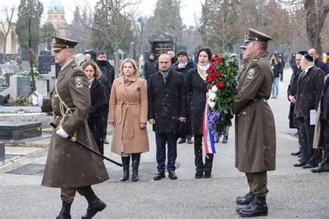 Položeni vijenci na Mirogoju povodom Međunarodnog dana sjećanja na