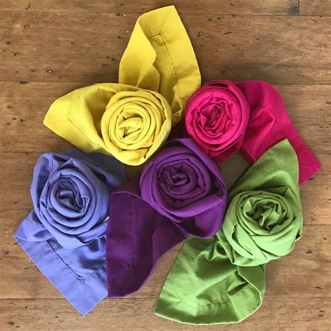 how to fold a rosebud napkin - My French Twist