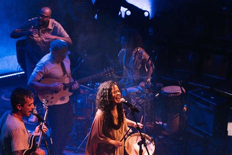 Teatro José Maria Santos recebe o espetáculo “Toda Pele”, da cantora