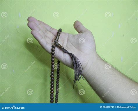 Hand Holding Prayer Beads Stock Image Image Of Harmony 304918745