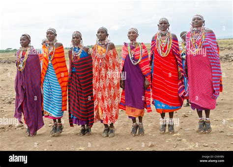 Amboseli Nationalpark Kenia Afrika Safari Masai Frauen Willkommen In Amboseli Maasai Dorf Perlen