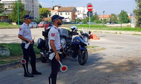 Fermato Dalla Polizia Locale A Bordo Di Un Motorino Rubato Minore