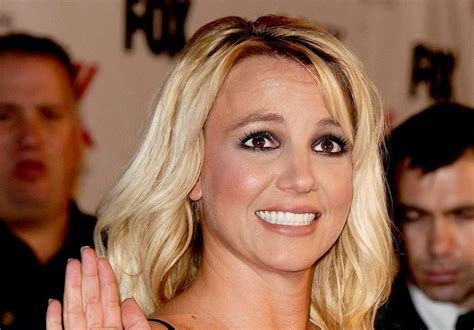 Britney Spears Enceinte Elle D Voile Une Premi Re Vid O De Son Baby Bump