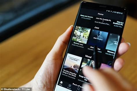 Spotify Ternyata Sedang Menguji Fitur Baru Mode Karaoke Beritabaru