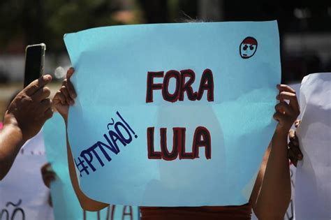 Lula é recepcionado em Teresina Fora Lula em cartazes de