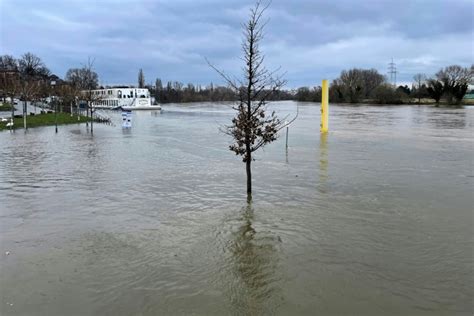 Hochwasser geht nur langsam zurück Noch keine Entwarnung xity de