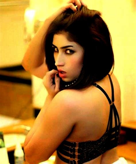 Controversial Pakistani Model Qandeel Baloch Shot Dead By Brother In