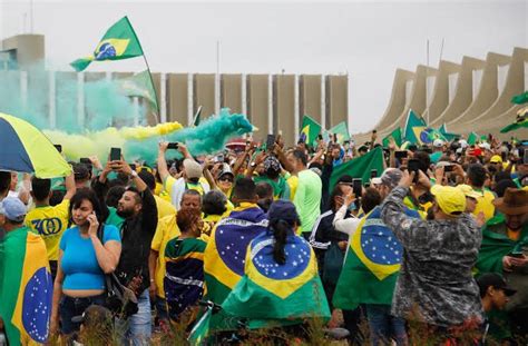 Manifestações na porta dos quartéis entram no 12 dia Vista Pátria