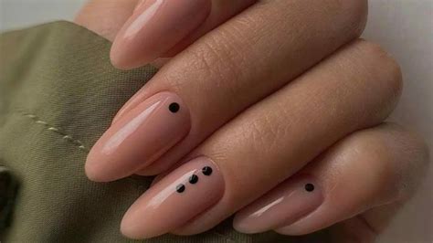 Unhas nude decoradas 13 inspirações para arrasar elegância