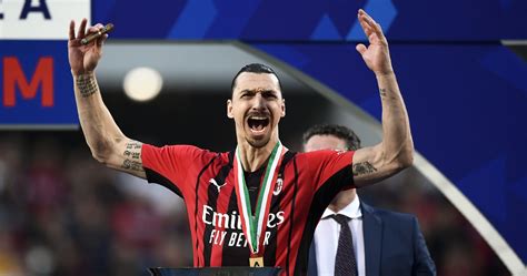 Zlatan Ibrahimovic Ac Milan Agree To Year Contract Extension News