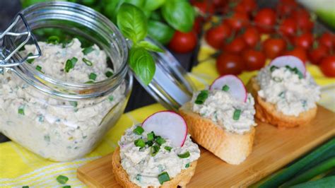 Przepis Aromatyczna jajeczna pasta z wędzoną makrelą przepis Gotujmy pl