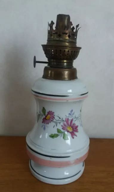 ANCIENNE LAMPE À pétrole en porcelaine décor fleurs avec liserés