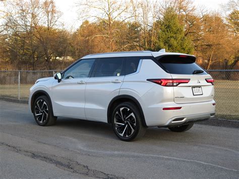 2022 Mitsubishi Outlander: 82 Exterior Photos | U.S. News